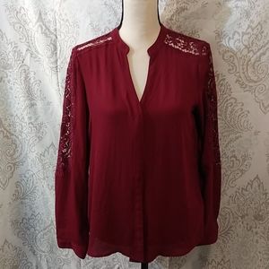 Lacesleeved blouse
